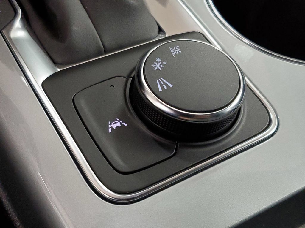 Used 2025 Chevrolet Blazer LT FWD image 21