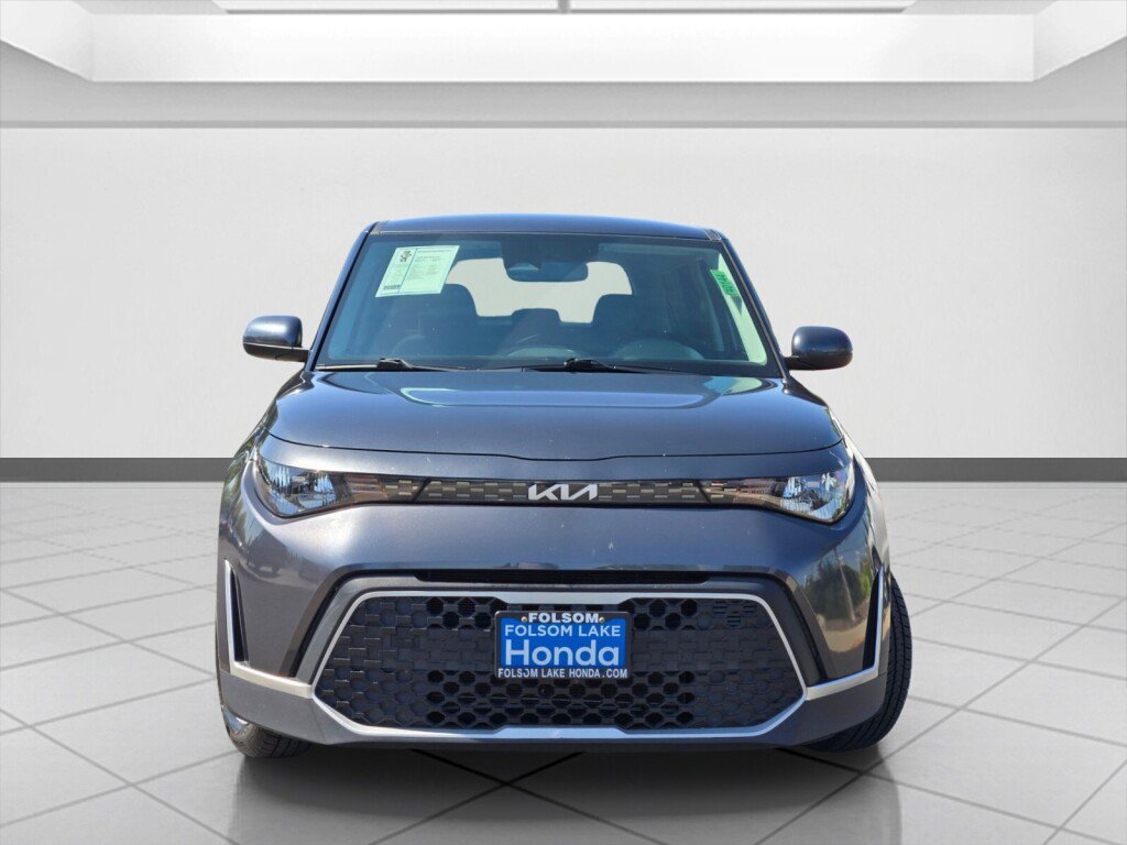 Used 2024 Kia Soul LX w/ Option Group 015 FWD image 2