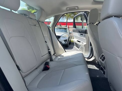 Used 2018 Jaguar XF Premium RWD image 15