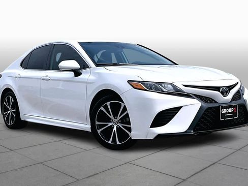 Certified 2020 Toyota Camry SE w/ Convenience Package image 3