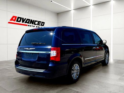 Used 2015 Chrysler Town & Country Touring-L w/ Driver Convenience Group FWD image 6