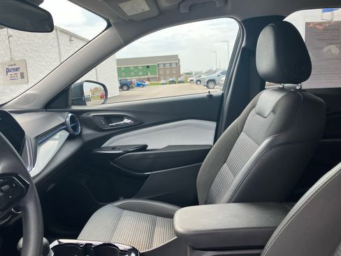Used 2025 Chevrolet Trax LT image 10