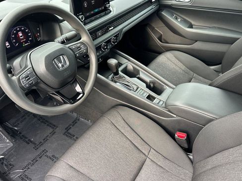 Certified 2025 Honda Accord SE image 9