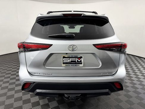 Used 2020 Toyota Highlander XLE AWD/4WD image 10