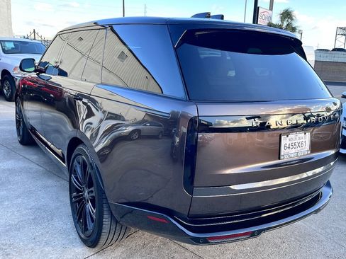 Used 2025 Land Rover Range Rover Long Wheelbase Autobiography image 6