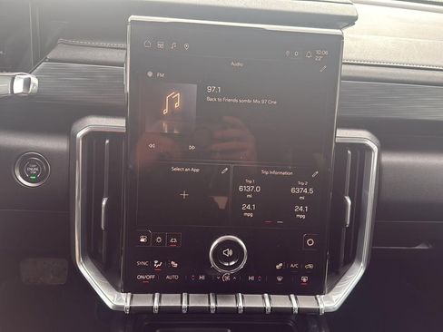 Used 2024 GMC Acadia Elevation image 23