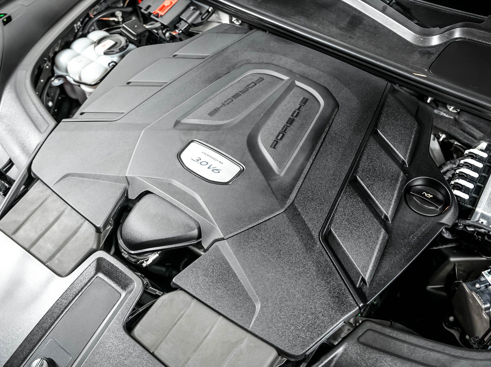 Certified 2023 Porsche Cayenne AWD/4WD image 13