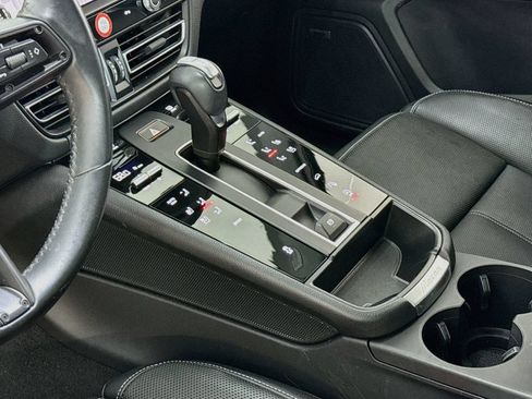 Certified 2024 Porsche Macan AWD/4WD image 21