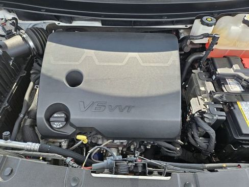 Used 2023 Chevrolet Traverse LT image 32