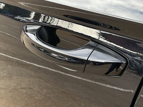 Used 2025 Volkswagen Taos S image 9