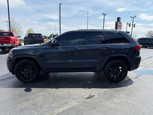 Used 2018 Jeep Grand Cherokee Altitude AWD/4WD image 4