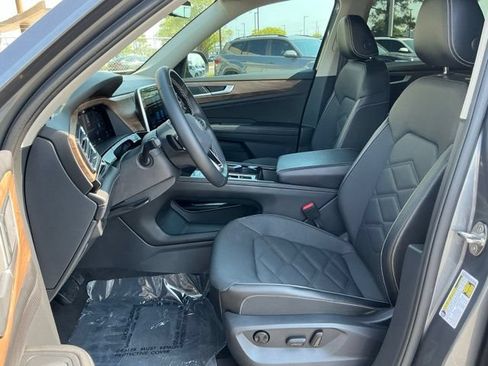 Used 2024 Volkswagen Atlas SE FWD image 13
