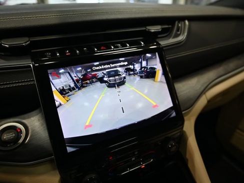 Used 2023 Jeep Grand Cherokee L Limited image 15