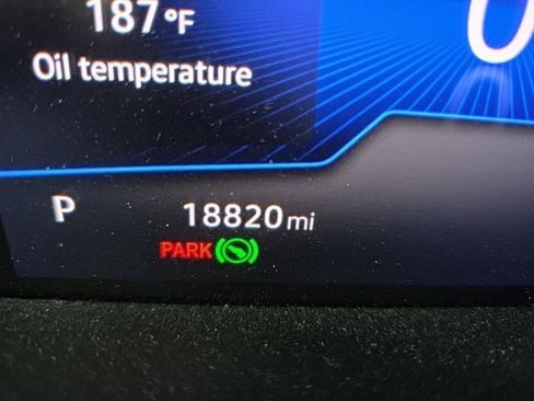 Certified 2025 Volkswagen Taos SE AWD/4WD image 9
