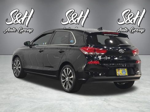Used 2020 Hyundai Elantra GT FWD image 14