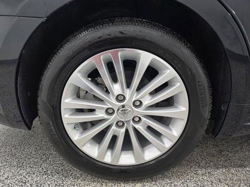 Used 2013 Toyota Avalon XLE Touring FWD image 32