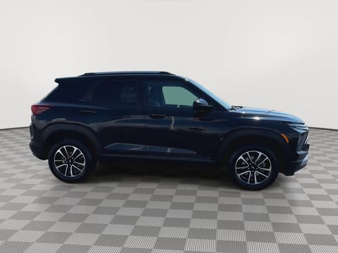 Used 2025 Chevrolet TrailBlazer LT AWD/4WD image 9
