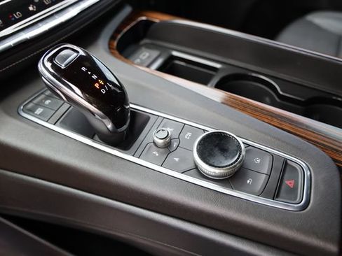 Used 2022 Cadillac Escalade Luxury RWD image 22