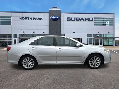 Used 2014 Toyota Camry XLE w/ Convenience Package image 2