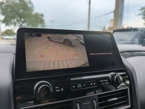 Used 2021 Nissan Armada SV AWD/4WD image 19