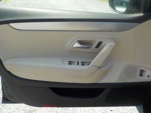 Used 2012 Volkswagen CC Lux FWD image 9