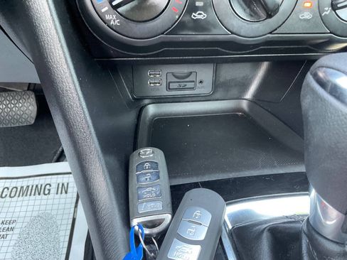 Used 2018 MAZDA MAZDA3 Sport FWD image 17