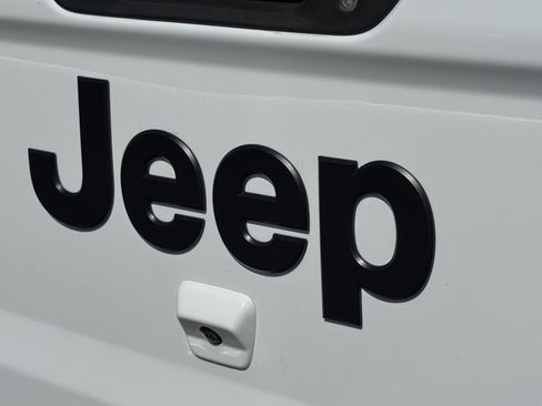 Used 2022 Jeep Gladiator Sport AWD/4WD image 15