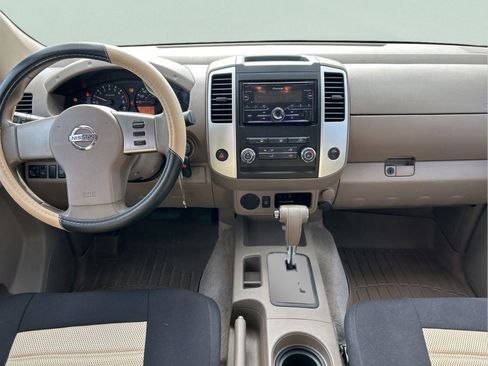 Used 2010 Nissan Frontier SE RWD image 13