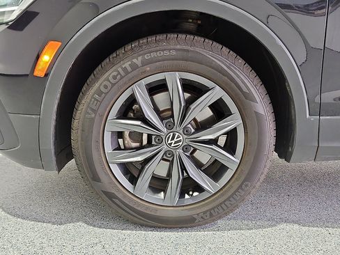 Certified 2023 Volkswagen Tiguan SE w/ Panoramic Sunroof Package FWD image 5