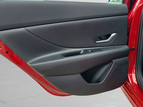 New 2026 Hyundai Elantra SE FWD image 28