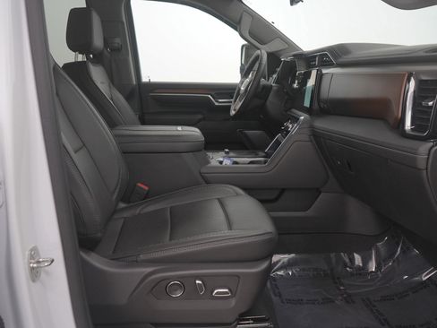 Used 2024 GMC Sierra 2500 Denali w/ Technology Package image 15