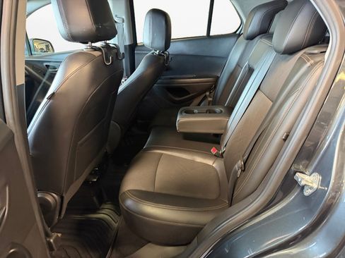 Used 2021 Chevrolet Trax LT FWD image 16