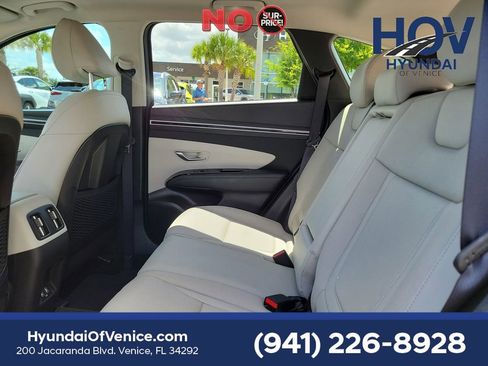 Certified 2024 Hyundai Tucson Limited FWD image 17