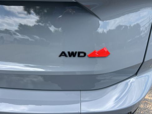 Used 2025 Nissan Rogue SV image 11