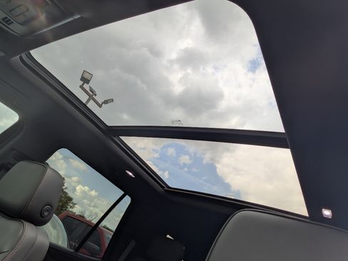 Used 2022 Chevrolet Tahoe RST w/ Luxury Package image 14