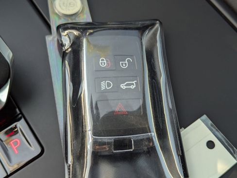 Used 2023 Land Rover Discovery S R-Dynamic image 38