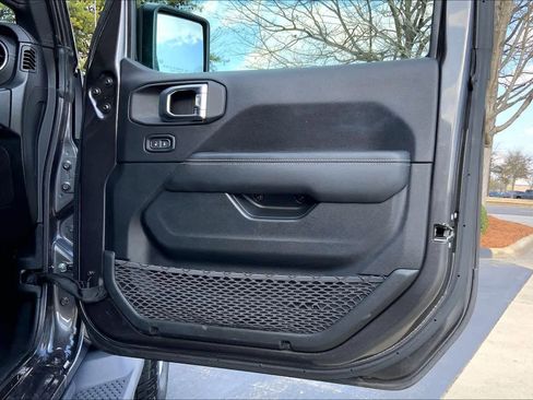 Used 2020 Jeep Wrangler Unlimited Sahara image 23