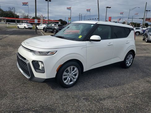 Used 2022 Kia Soul LX image 2
