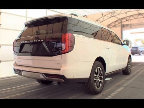 Certified 2025 Ford Expedition Max Platinum AWD/4WD image 3
