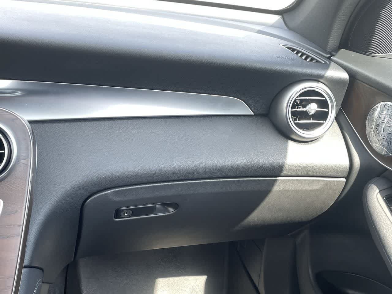 Used 2019 Mercedes-Benz GLC 300 4MATIC image 16