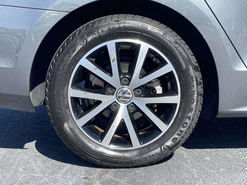 Used 2017 Volkswagen Jetta SE image 10