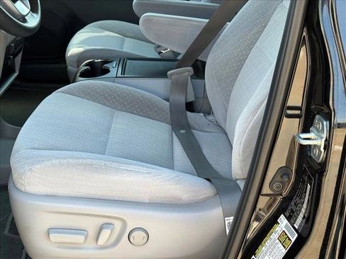 Used 2020 Toyota Sienna LE image 18