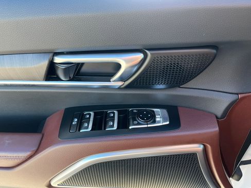 Used 2024 Kia Telluride EX w/ EX Captain's Chair Package image 27