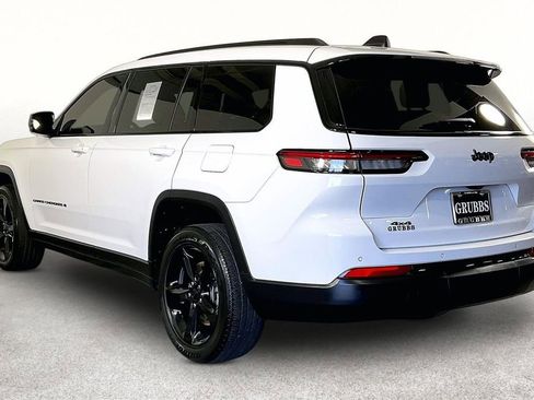Used 2023 Jeep Grand Cherokee L Laredo image 17