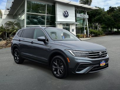 Used 2023 Volkswagen Tiguan SE w/ Panoramic Sunroof Package