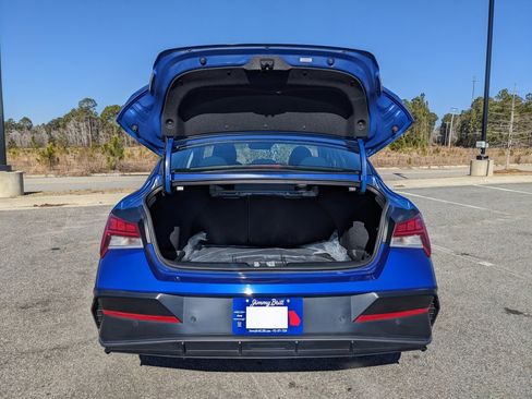 Used 2024 Hyundai Elantra Limited image 20