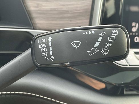 Certified 2025 Volkswagen Atlas SEL image 27