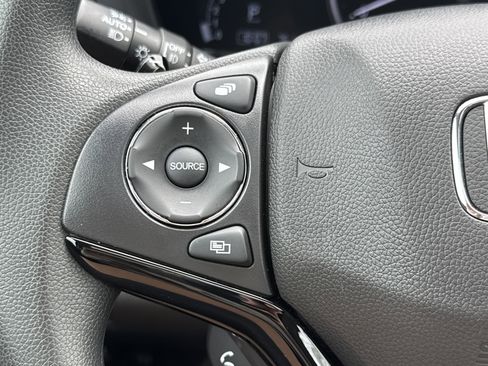 Used 2022 Honda HR-V EX image 16