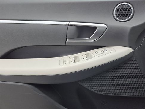 Used 2025 Hyundai Sonata SE image 17