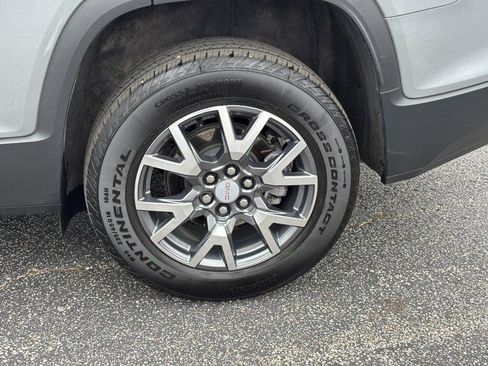Certified 2023 GMC Acadia SLT w/ Technology Package AWD/4WD image 9